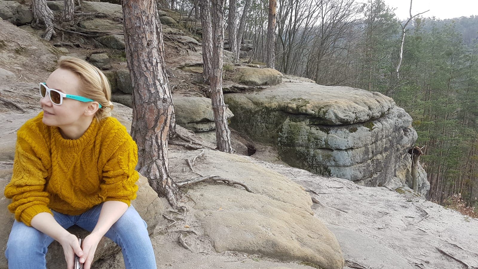 Как выйти из депрессии: признаки, помощь себе и роль психолога